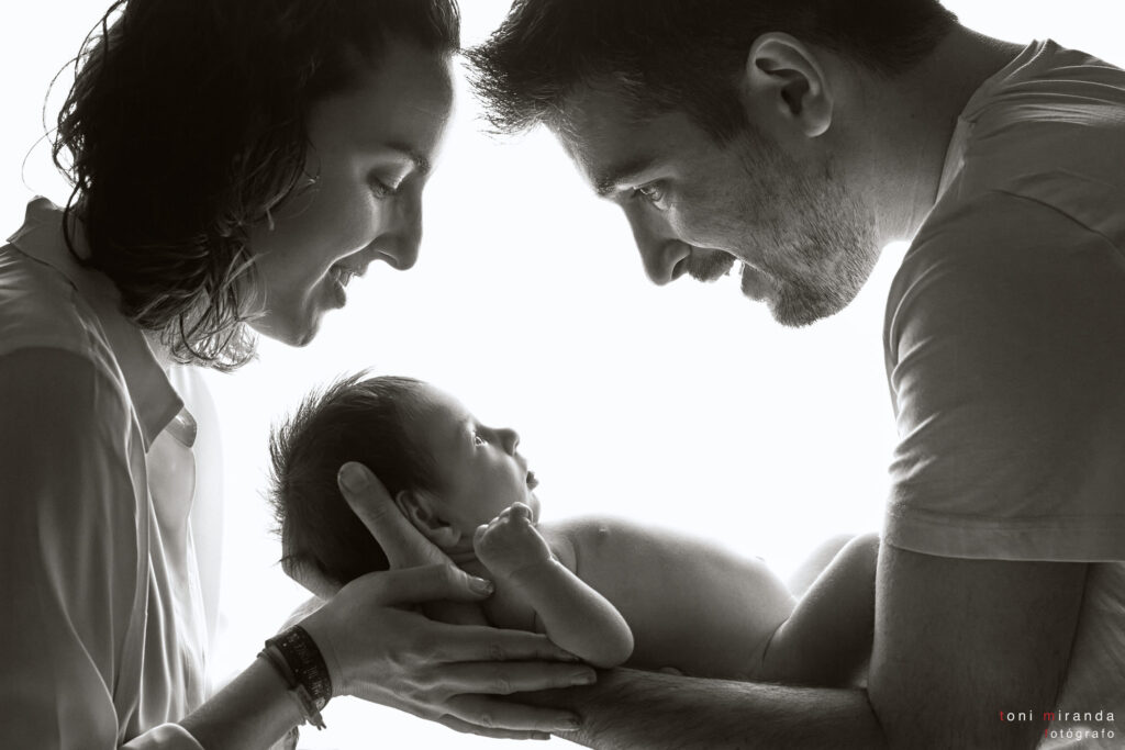 foto familiar con bebe recien nacido