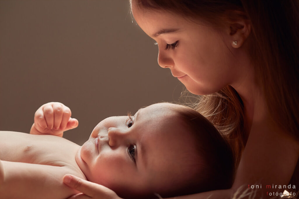 hermanas-sonriendo-bebe